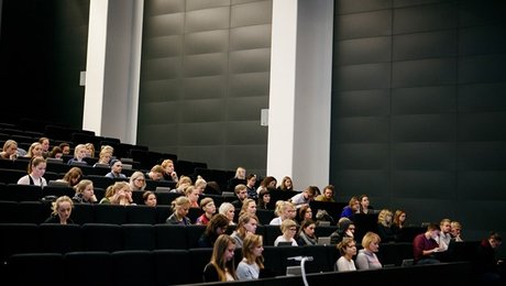 Ph.d. holder niveau trods markant flere studerende