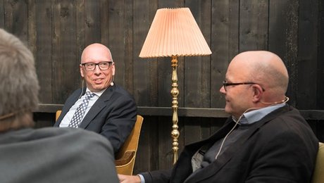 Museer inviterer til garage-dialog før politisk krig