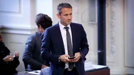 Regeringen sætter forhandlingerne om finansloven på pause