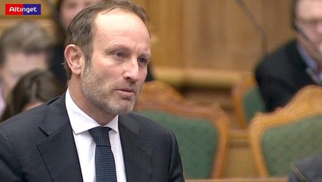 S er imod besparelser på uddannelse, men lover ikke noget