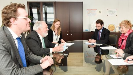 Cañetes højre hånd om balancegangen med EU’s klimamål