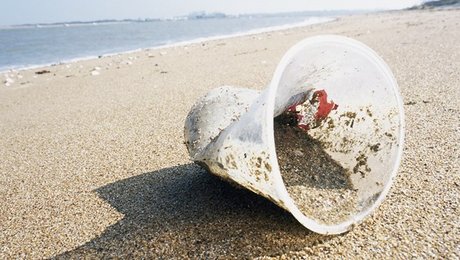 EU-forslag om plastforurening får blandet modtagelse: "Vi er både glade og kede af det"