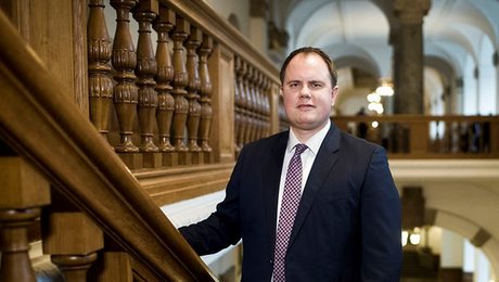 Flertal uden om regeringen: Kun forskere skal have lempede regler for bijob