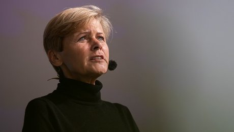 Regeringen opgiver salg af TV 2