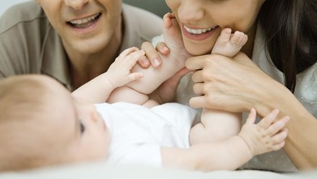 Fra fond til forsker: Millionbeløb til førstegangsforældre og midler til nyt biomolekylært udstyr