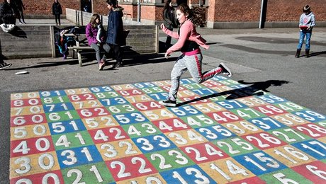 Støtten til Danske Skoleelever styrtdykker