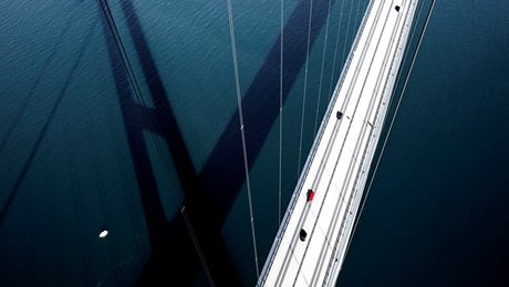 Blå partier holder døren på klem for Kattegatbro med tog