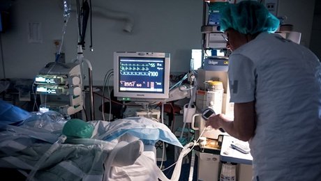 Studerende: Flere sygeplejersker kræver stop for besparelser på uddannelsen