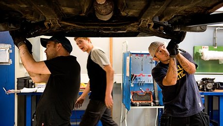 Behov for tålmodighed, flere tiltag og ny kommission: Her er reaktionerne på søgetallene