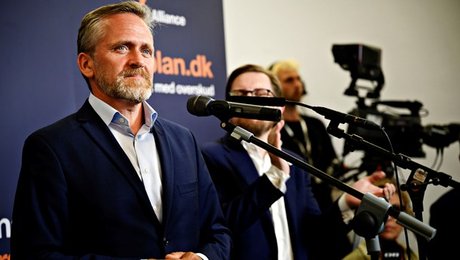 Anders Samuelsen trækker sig efter katastrofevalg