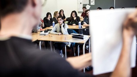 Elevtallene rasler ned på etnisk opdelte gymnasier