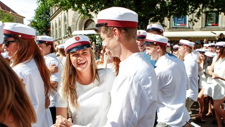 Gymnasieelever foreslår model til ny karakterskala: Flere partier roser udspil