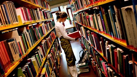 Bibliotekschefer: Politikere skal blande sig i bibliotekers samfundsrolle