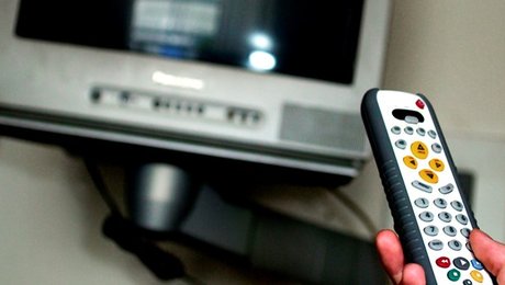 Kulturminister vil udskyde sluk af tv-signal for 150.000 seere