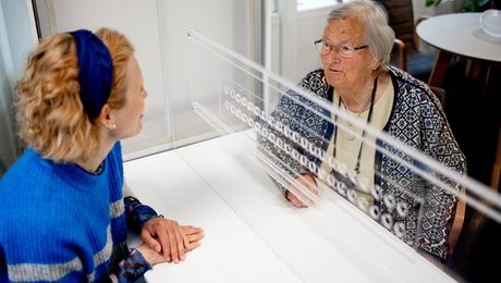 Carolina M. Maier: Nu er det nok med de rigide regler om fysisk afstand 