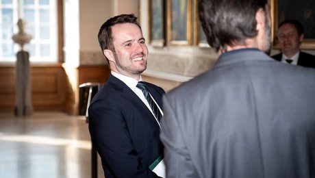 Blev bøfhus snydt for lønkompensation? Venstre rejser hård kritik af Kollerup