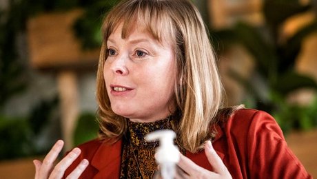 Joy Mogensen: Selvfølgelig skal vi ikke tage brødet ud af munden på private producenter