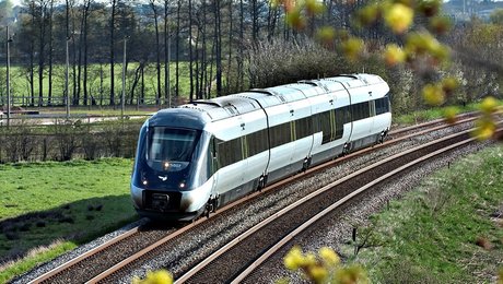 Røde partier advarer minister mod at nedprioritere kollektiv trafik på landet 