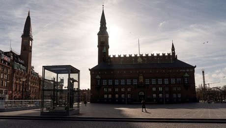 Dagens overblik: Forskere vurderer, at coronanedlukninger har reddet 35.000 liv