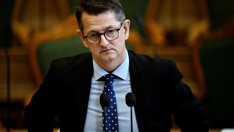 V: Politikerne skal ikke bestemme, om topchefer er deres løn værd