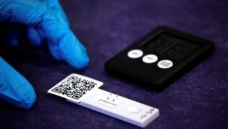 Kommissionen vil have gang i den fri bevægelighed med et fælles EU-coronapas