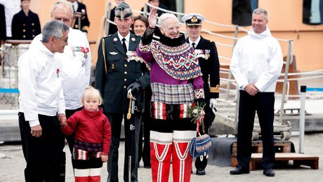 Dronningen besøger hele Rigsfællesskabet med Dannebrog