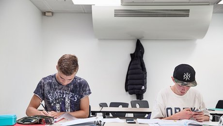 Regeringen har sat arbejde med bedre indeklima i skoler på pause