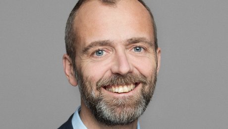 Greve fritstiller og indleder sag mod kommunaldirektør