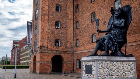 Efter rapport: Støttepartierne vil styrke formidlingen af kolonihistorien