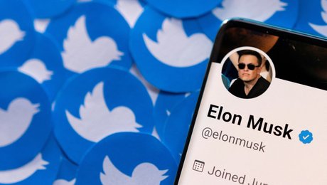 Elon Musk har global kultstatus. Nu ejer han magtens netværk