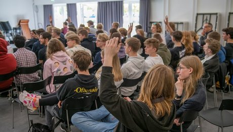 HTX-elever vægter vetoret og menneskerettigheder i debat om forsvarsforbehold 