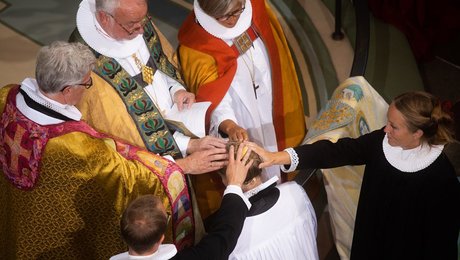 Derfor kan kirkeministeren ikke så let sætte foden ned over for kvindekritiske menighedsråd