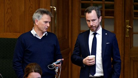 Venstre holder døren på klem for særskat på energiselskaber