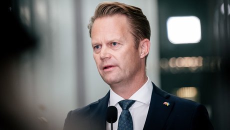 Tidl. ambassadør: Ved Jeppe Kofods ene hånd ikke, hvad den anden gør?