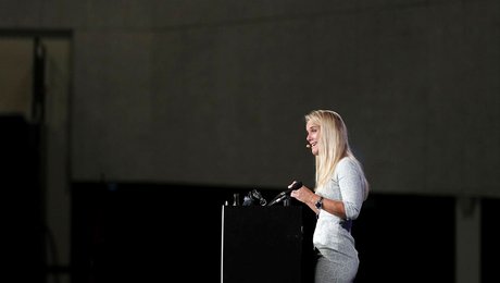 Lørdag møder Vermund et frustreret parti. Kan hun lime de knuste drømme og forventninger?