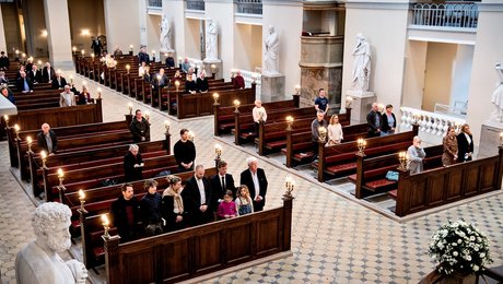 Efter laveste niveau i 15 år: Nu stiger udmeldelser af folkekirken igen