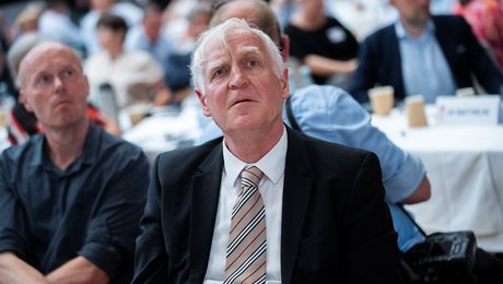 Dansk idræts 'grand old man' kunne have siddet på den europæiske idrætstrone. Nu trapper han langsomt ned