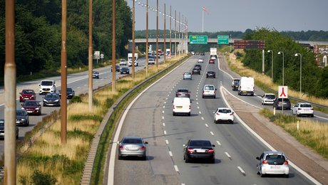 Kommune efter kommune vil sænke fartgrænser for at hjælpe støjplagede naboer. Løsningen er alt andet end optimal, vurderer økonom