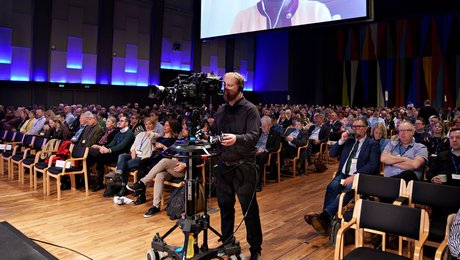 Gense partilederdebat og Mette Frederiksens tale fra KL-topmøde