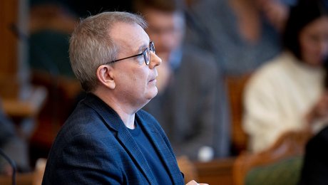 Danmarksdemokraterne under samråd om kilometerbaseret vejafgift: Det her rammer hamrende skævt