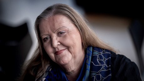 70 år: Lisbeth Knudsen er historien om en publicist, der bare bliver ved og ved