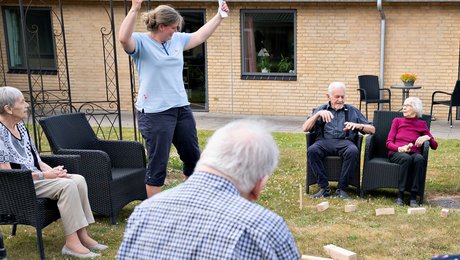 Realdanias nye initiativ skal forebygge ensomhed blandt ældre: "Vi vil benytte det i stor stil"