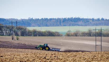 Biolog: Landbrugets evighedskemikalier går fri, mens industrien skal stå skoleret