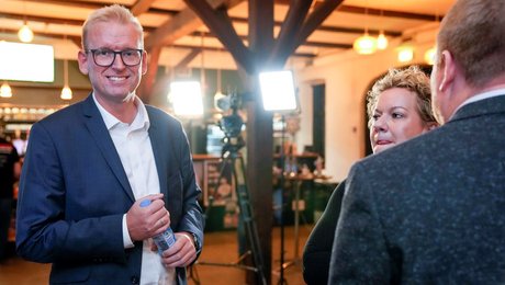 Han blev borgmester i kaosramt kommune, nu sender Steen Wrist stafetten videre: Min første periode varede kun ét år, men føltes som fire