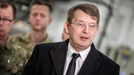 Minister sætter advokater til at kulegrave våbenindkøbere efter kæntringsulykke