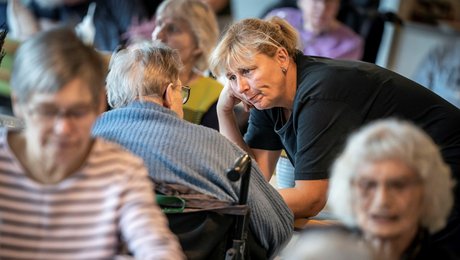 Mens byerne høster offentligt ansatte, forsvinder de langsomt fra landkommunerne  