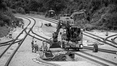 Udgifter til vedligehold af "udsultet" jernbane eksploderer: "Vi har en jernbane i knæ" 