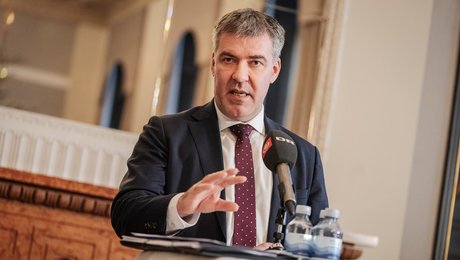 Luften siver ud af den grønne ballon