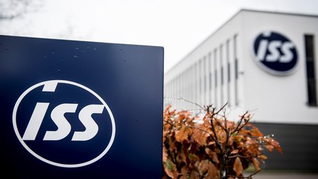 ISS skærer i ledelsen: Tre direktører stopper