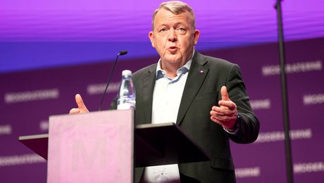 Løkke samler sit kriseramte parti til årsmøde: Fire grafer viser nedturens dybde